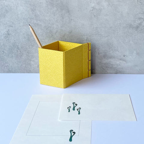 Shogado stationery - Yuzen Paper Nahido-Tomoisei  Taji Hako - Fold Up Pen Box (Square)