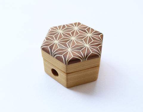 Cohana Pencil Sharpener of Mosaic Woodwork (Hemp Leaf / Brown)