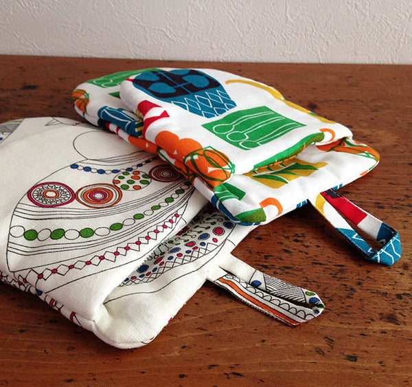 Sewing pattern - EGG oven mitt by Roll