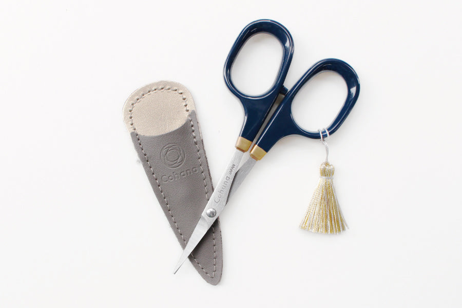Cohana Small Scissors with Lacquered Handles - Japan Blue detail