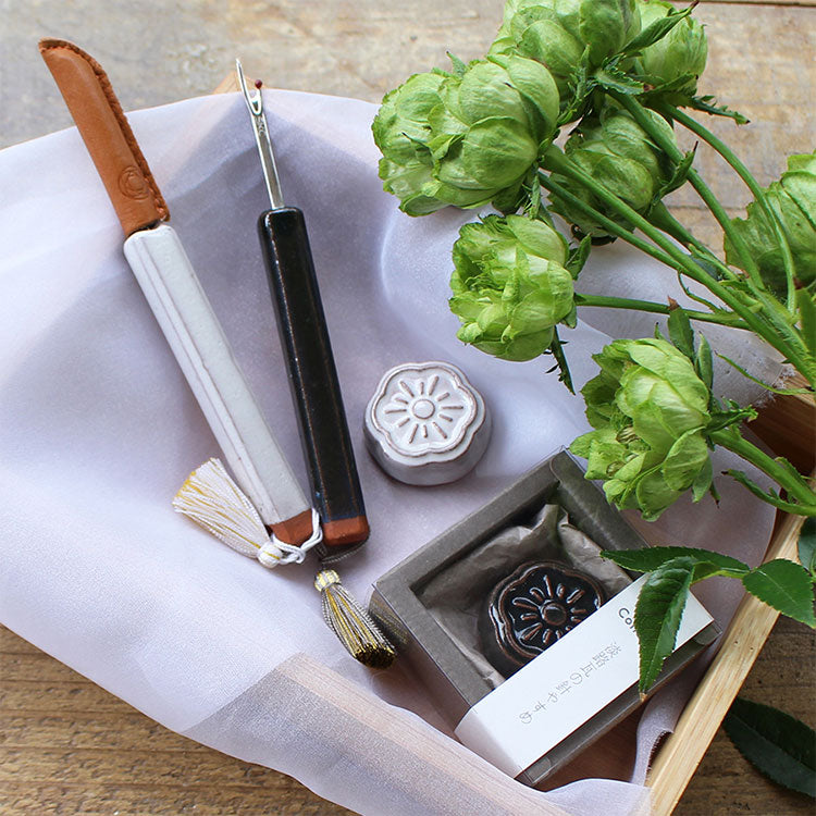 cohana コハナ 淡路瓦の針やすめ 45-300 しろ 45-301 もくたん かわいい ソーイング 大人 おしゃれ 日本製 ギフト お返し 手芸用品 裁縫道具 おうち時間