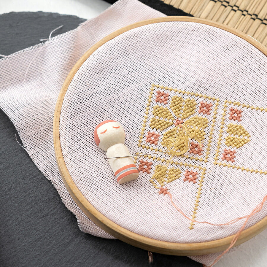 COHANA Kokeshi Needle Minder detail