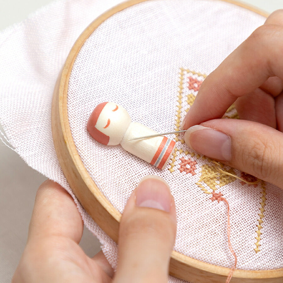 COHANA Kokeshi Needle Minder detail