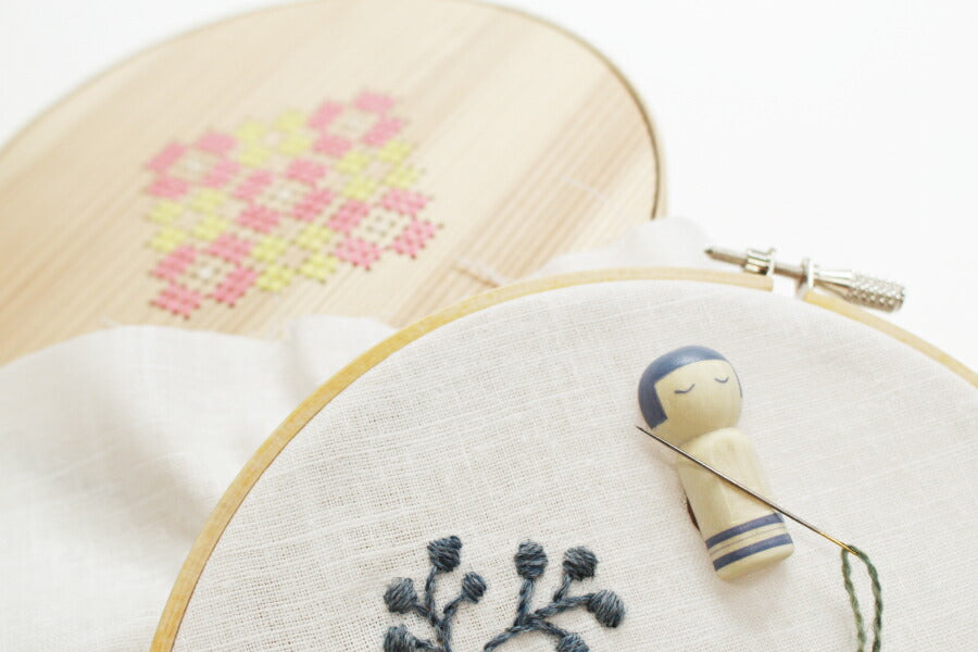 COHANA Kokeshi Needle Minder detail