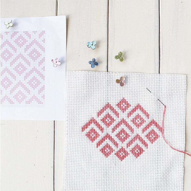 cohana 貝釦のお花のプッシュピン いろどり