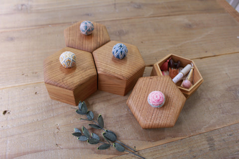 Hexagonal small box of Temari