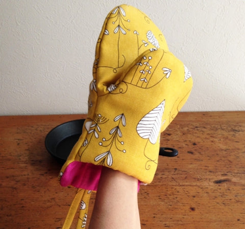 Sewing pattern - EGG oven mitt by Roll