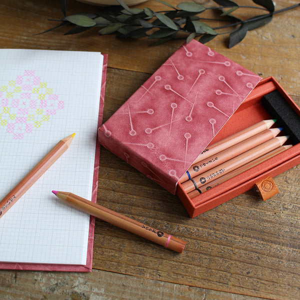 Cohana Ukigami小盒子和彩色铅笔